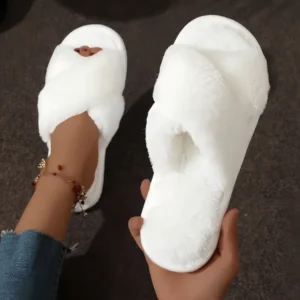 Moda Krzyż Pasek Przytulne futrzane kapcie Kobiety Wewnętrzne Lekkie Ciepłe pluszowe kapcie domowe Kobieta Faux Fur Flat Heel Para Kapcie plus Rozmiar 43